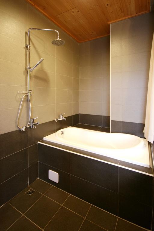 Pulicity Villa B&B Стая снимка